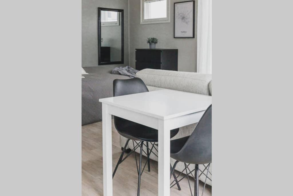 Beautiful New Studio Apartment Nearby The Center ตูร์กู ภายนอก รูปภาพ